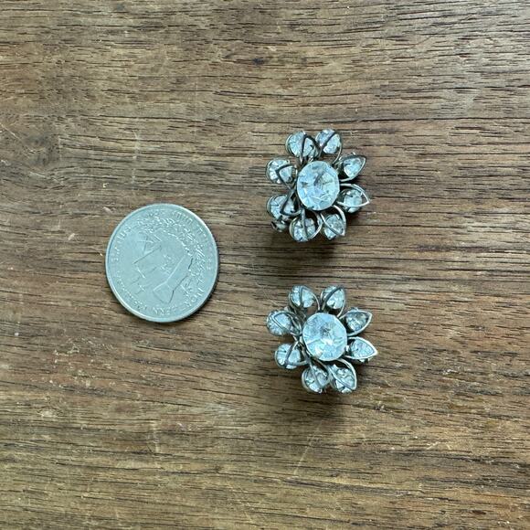 Vintage‎ Silver tone white rhinestone Floral Collar Pin Brooch Pair Set of 2 - Picture 5 of 7